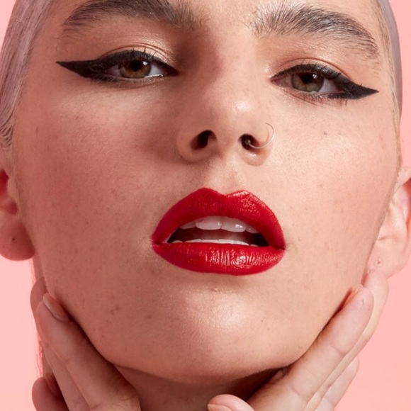 NYX Satin Lipstick Shout Loud in The Best (True Red) - Picture 4 of 15